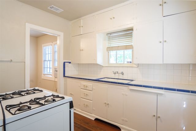 1558 W Shaw, Fort Worth, TX 76110