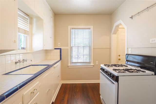 1558 W Shaw, Fort Worth, TX 76110