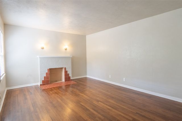 1558 W Shaw, Fort Worth, TX 76110