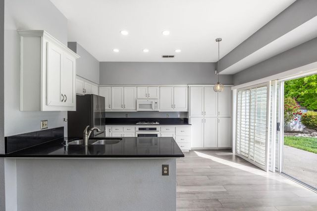 9349 Colliston Dr, Elk Grove, CA 95624