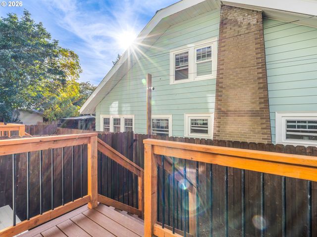 2090 N Watts St 1, Portland, OR 97217