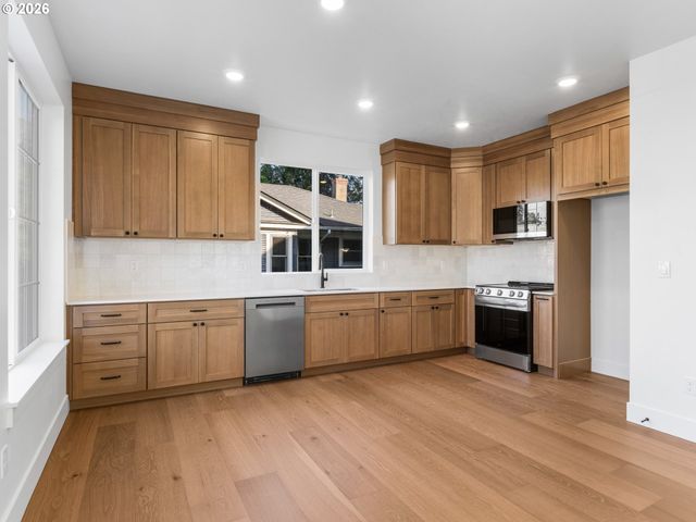2090 N Watts St 1, Portland, OR 97217