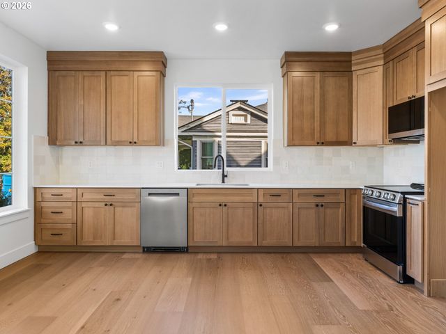 2090 N Watts St 1, Portland, OR 97217