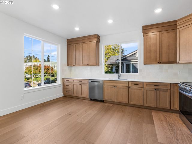 2090 N Watts St 1, Portland, OR 97217