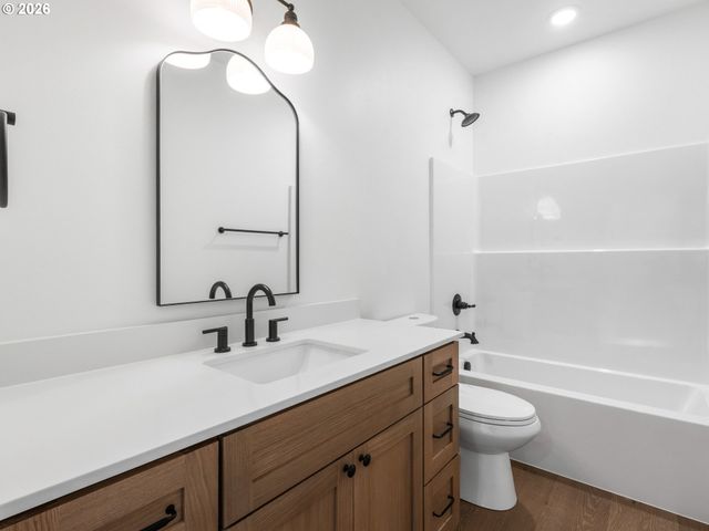 2090 N Watts St 1, Portland, OR 97217