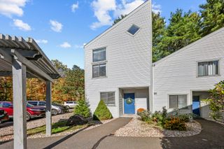 5 Staunton Court APT A, Farmington, CT 06032