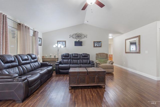 595 I B Perrine Rd, Twin Falls, ID 83301
