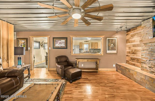 69985 US-50, Tipton, MO 65081