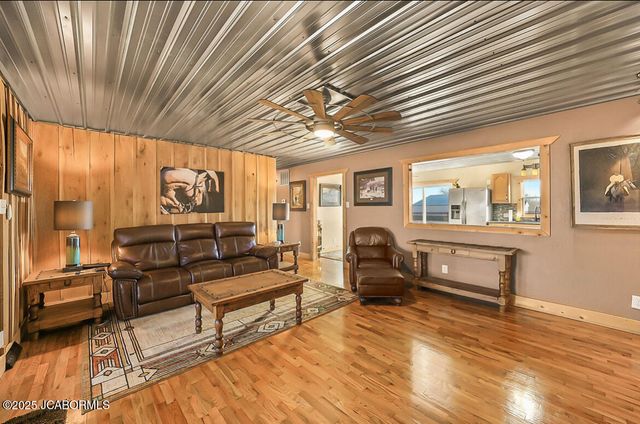 69985 US-50, Tipton, MO 65081