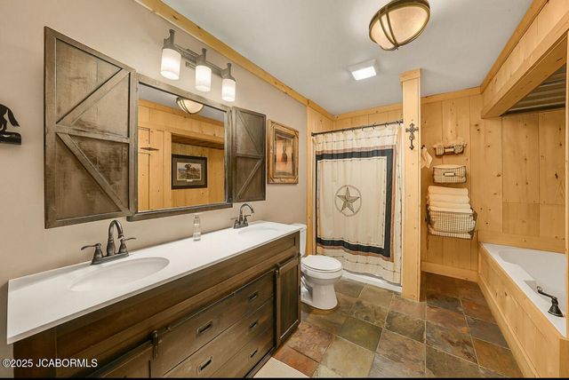 69985 US-50, Tipton, MO 65081