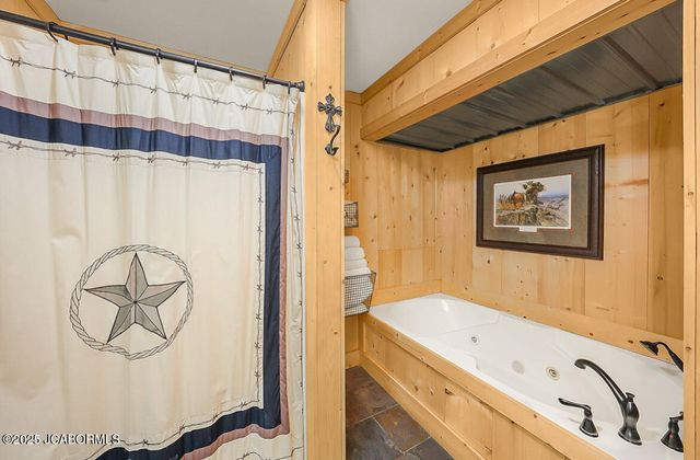 69985 US-50, Tipton, MO 65081