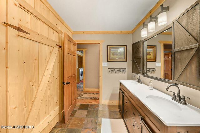 69985 US-50, Tipton, MO 65081