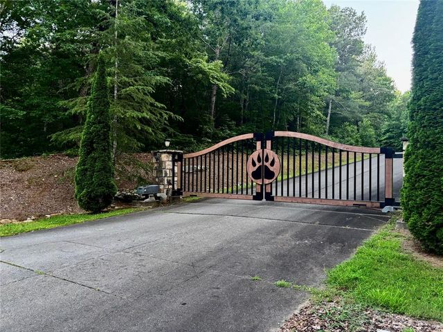 35 Black Bear Ct, Ellijay, GA 30536