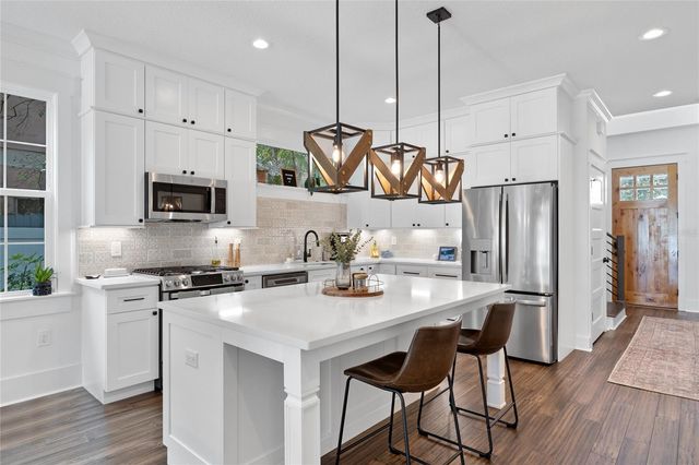 911 W ADALEE STREET, Tampa, FL 33603