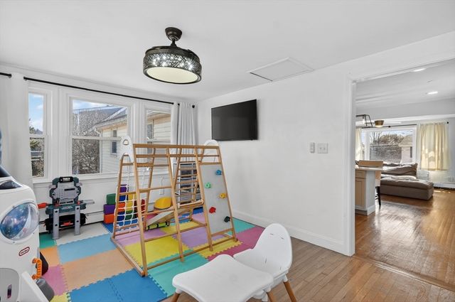 17 Elizia Circle, Lowell, MA 01854