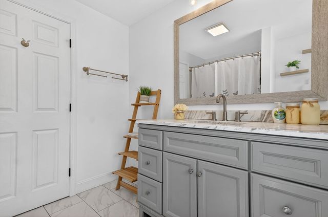 17 Elizia Circle, Lowell, MA 01854