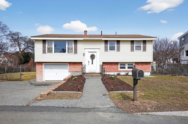17 Elizia Circle, Lowell, MA 01854