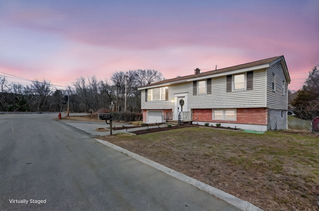 17 Elizia Circle, Lowell, MA 01854