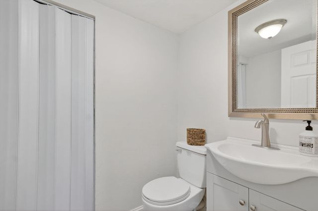 17 Elizia Circle, Lowell, MA 01854