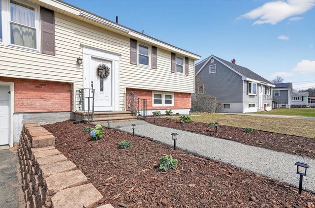 17 Elizia Circle, Lowell, MA 01854