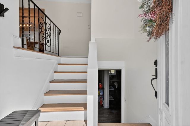 17 Elizia Circle, Lowell, MA 01854