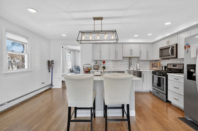 17 Elizia Circle, Lowell, MA 01854