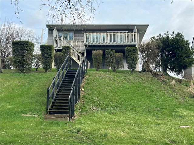 602 Riverview Dr, Dravosburg, PA 15034