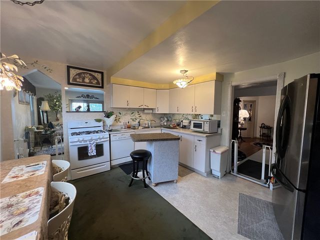 602 Riverview Dr, Dravosburg, PA 15034