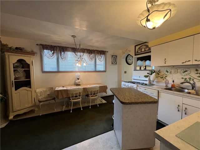 602 Riverview Dr, Dravosburg, PA 15034