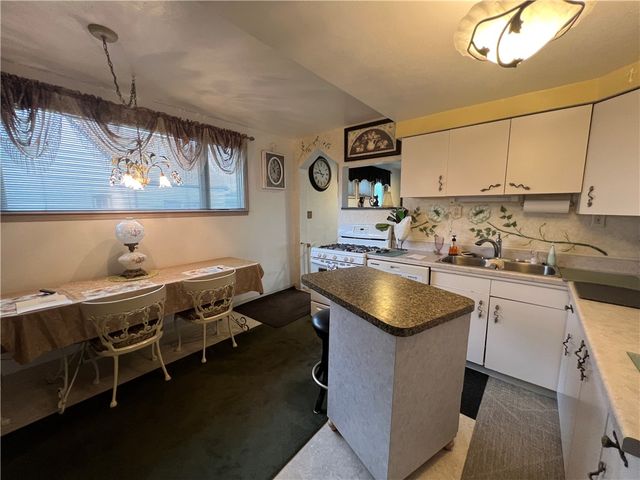 602 Riverview Dr, Dravosburg, PA 15034