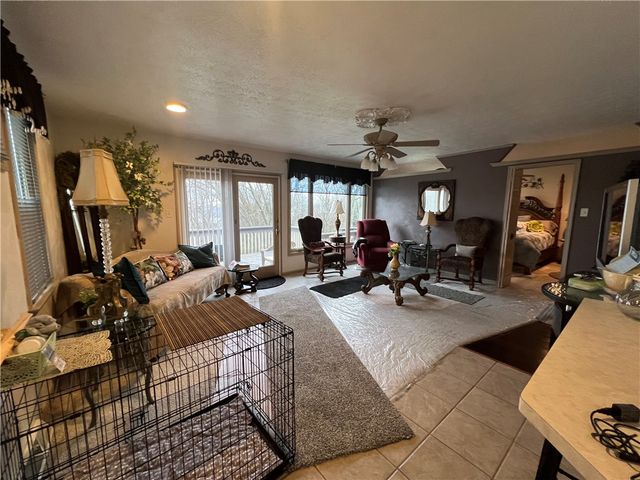 602 Riverview Dr, Dravosburg, PA 15034