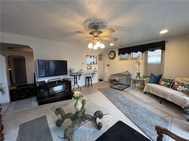 602 Riverview Dr, Dravosburg, PA 15034