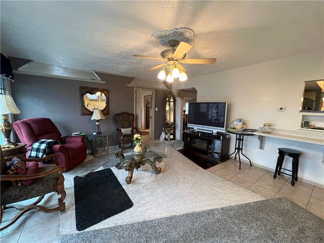 602 Riverview Dr, Dravosburg, PA 15034