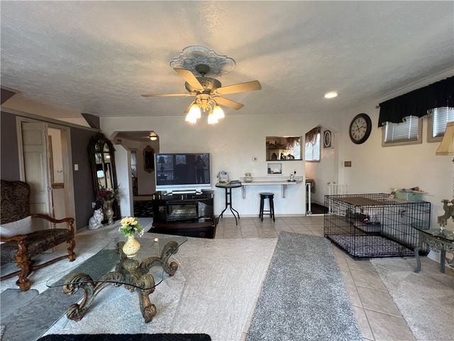 602 Riverview Dr, Dravosburg, PA 15034