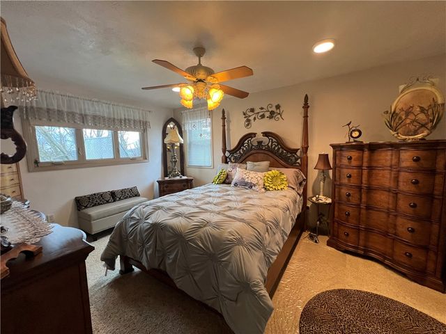 602 Riverview Dr, Dravosburg, PA 15034