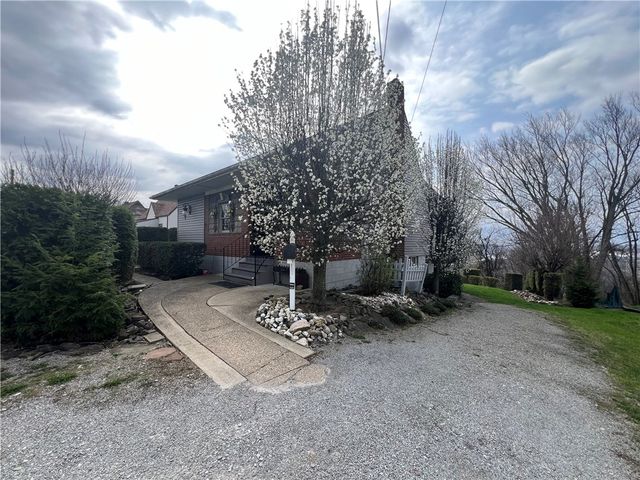 602 Riverview Dr, Dravosburg, PA 15034