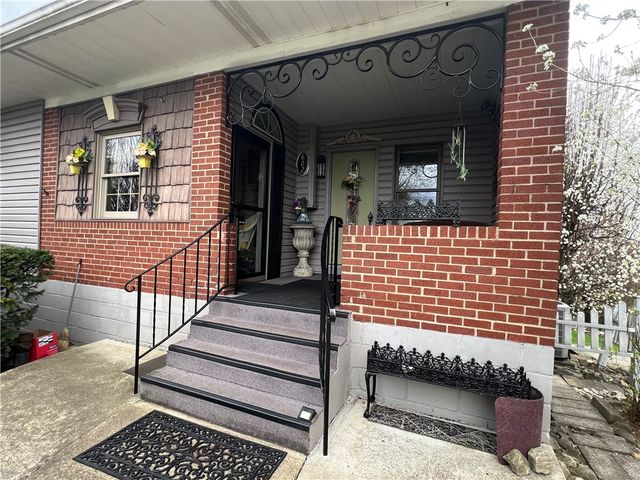 602 Riverview Dr, Dravosburg, PA 15034