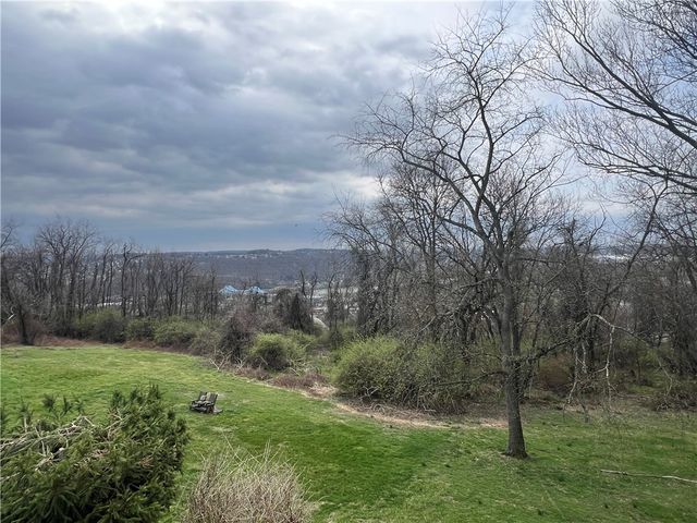 602 Riverview Dr, Dravosburg, PA 15034
