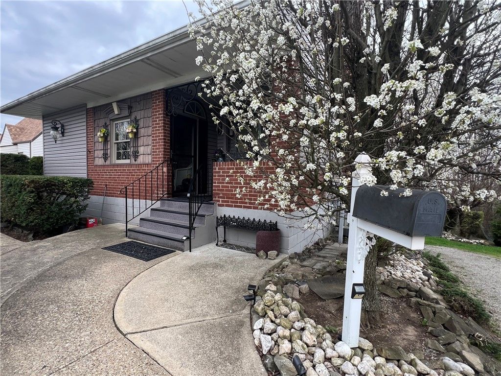 602 Riverview Dr, Dravosburg, PA 15034