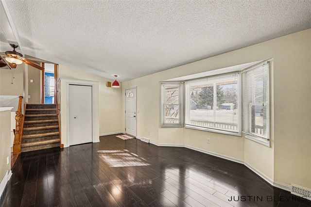 2155 Aaronsway Court, Belmont, MI 49306