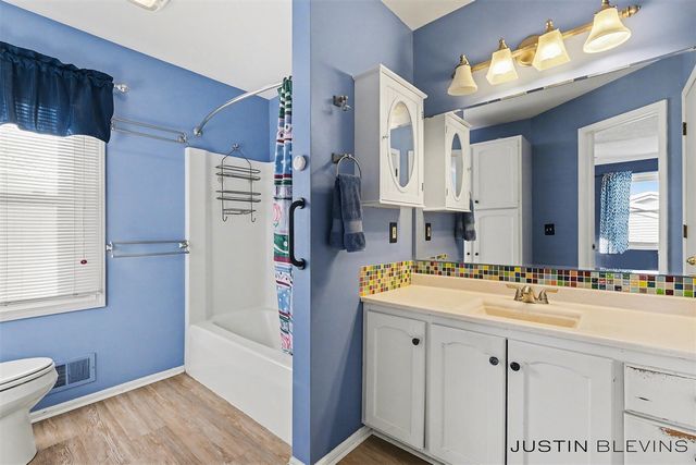 2155 Aaronsway Court, Belmont, MI 49306