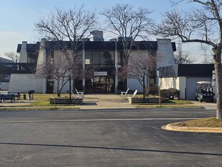 9078 W Heathwood Drive 1M, Niles, IL 60714