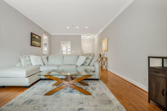 3818 West End Ave Apt 105, Nashville, TN 37205