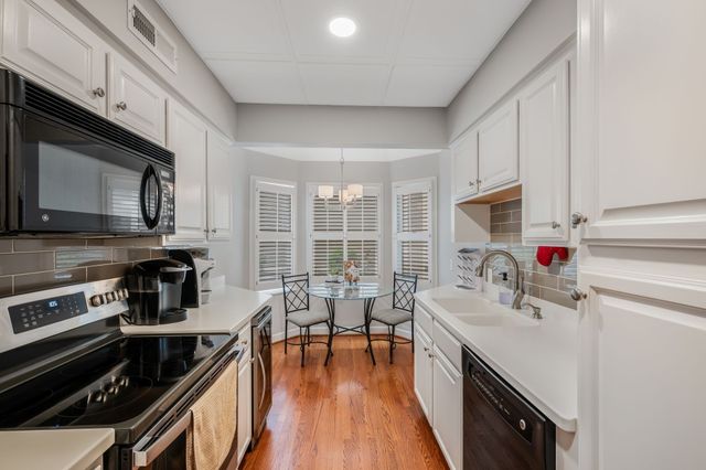 3818 West End Ave Apt 105, Nashville, TN 37205