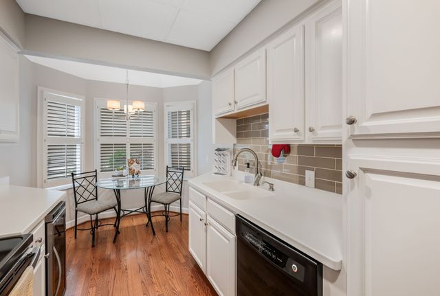 3818 West End Ave Apt 105, Nashville, TN 37205