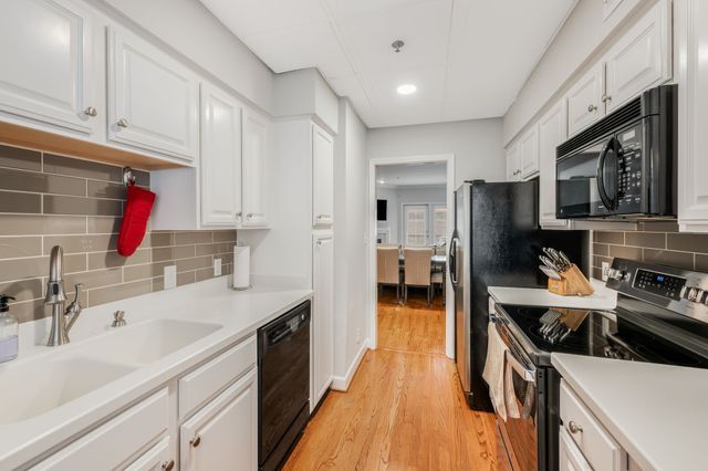 3818 West End Ave Apt 105, Nashville, TN 37205