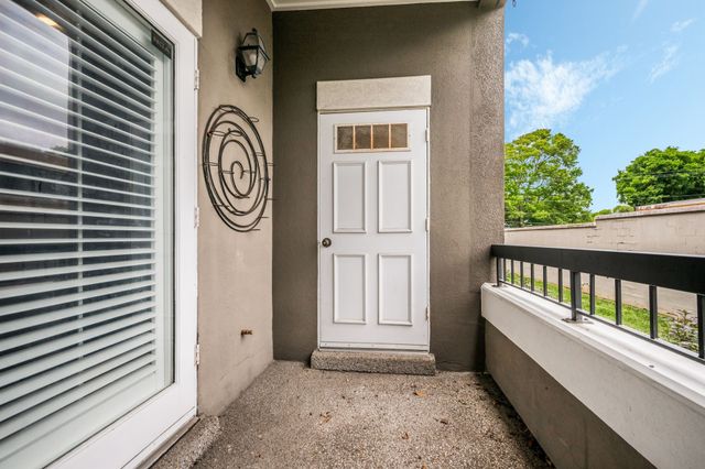 3818 West End Ave Apt 105, Nashville, TN 37205