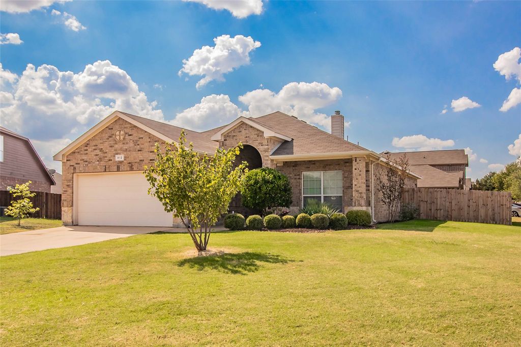 812 Olive Court, Burleson, TX 76028