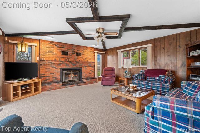 11495 Applewood Drive, Warren, MI 48093