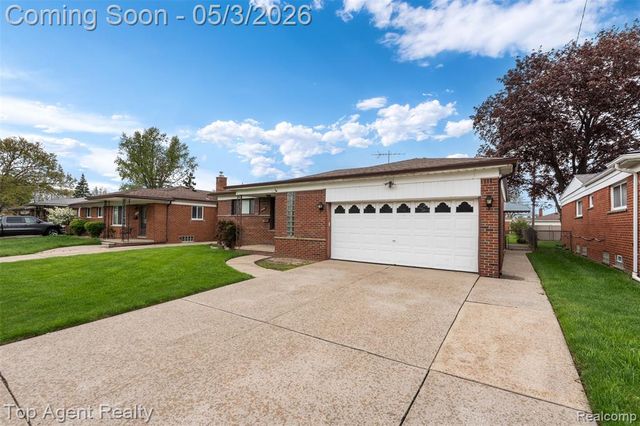 11495 Applewood Drive, Warren, MI 48093